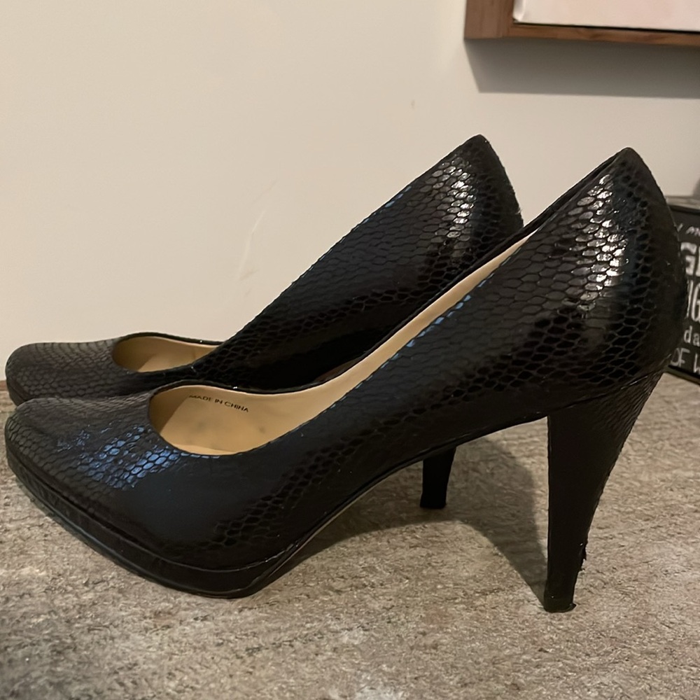 Ellen Tracy Women’s High Heel Pumps Size 7.5 Black Textured Leather Classic Look